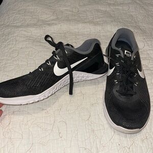 NIKE RUN JUMP TRAINING SHOES